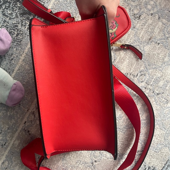 Steve Madden Red Crossbody Bag with Snake and Floral Design - Picture 3 of 5